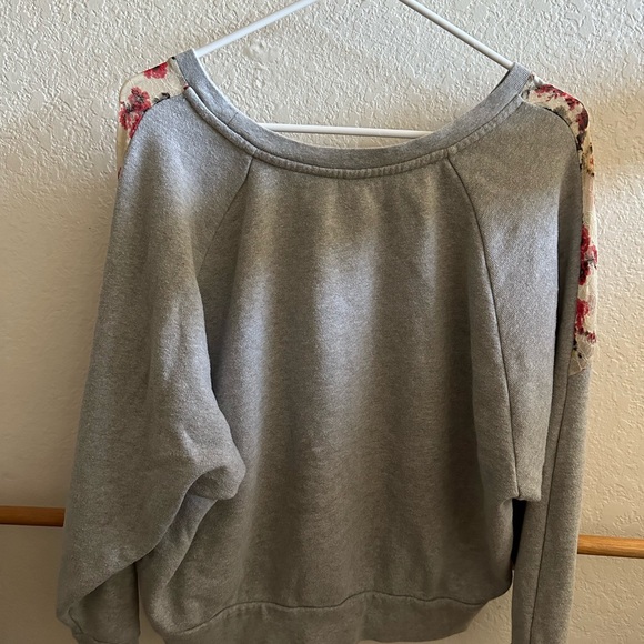 Free People off the shoulder sweatshirt - Picture 3 of 4